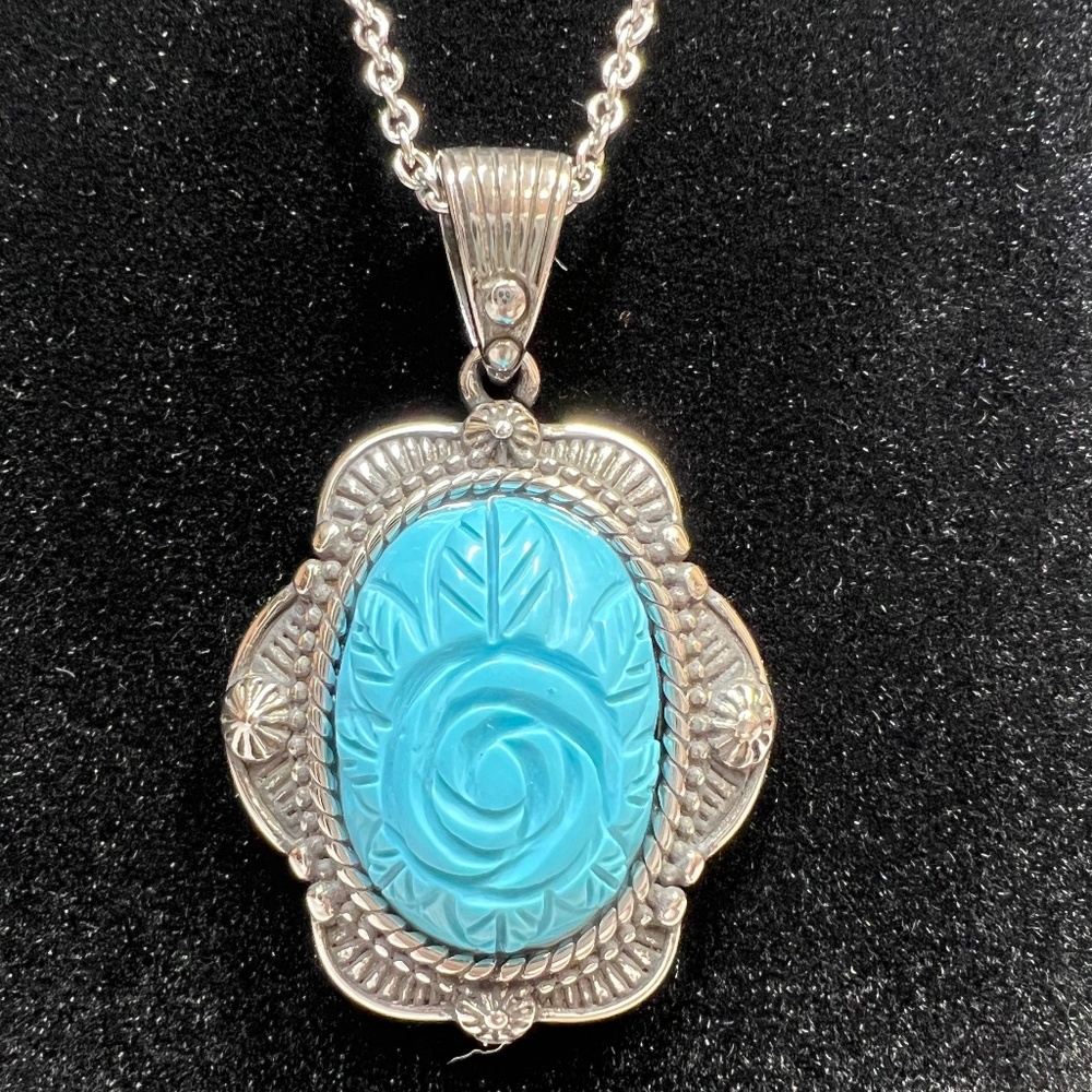 Blue Howlite Carved Rose Pendant Necklace (169)